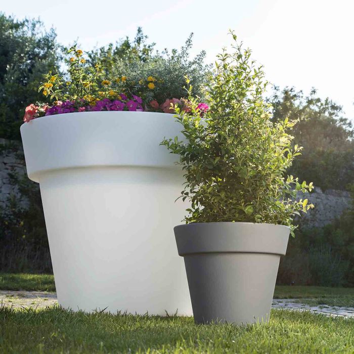 Vaso in Resina mod. Begonia main product photo