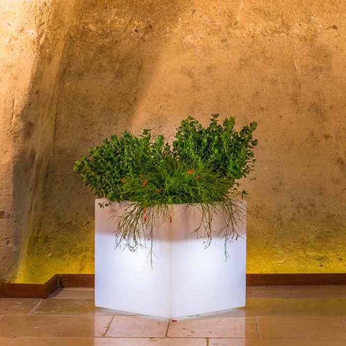 Vaso in Resina mod. Cube Quadrato con Led main product photo